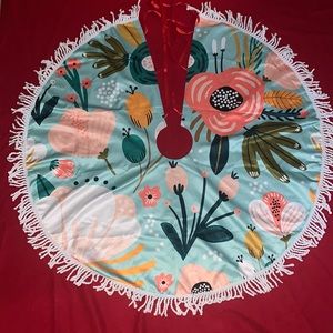 34 in in x 34 in Floral Tree Skirt with Fringe. New